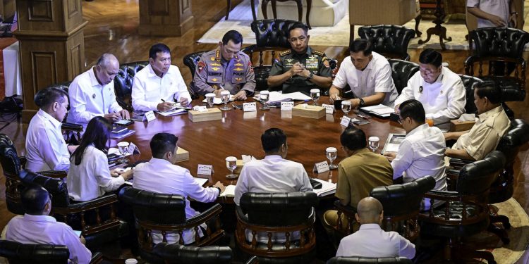 Panggil Sejumlah Menteri di Hambalang, Presiden Prabowo Bahas Kondisi Global dan Strategi Nasional