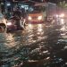 Jalan Daan Mogot Cengkareng Terendam Banjir hingga Malam