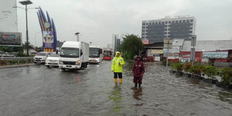 Tol Sedyatmo Terendam Banjir, Jalur B GT Pluit 3 Ditutup