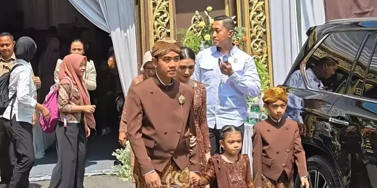 Gibran Hadiri Pernikahan Sepupu di Solo, Jokowi Jadi Saksi Akad Nikah