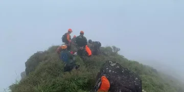Cuaca Buruk Hambat Evakuasi Korban Pesawat ATR 42-500 di Gunung Bulusaraung