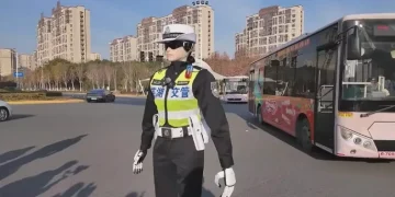 Robot Polisi China Mulai Bertugas, Deteksi Pelanggaran & Tilang Otomatis