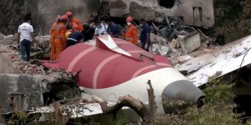 Kecelakaan Pesawat Air India, Bagasi Tersedot Mesin Jet