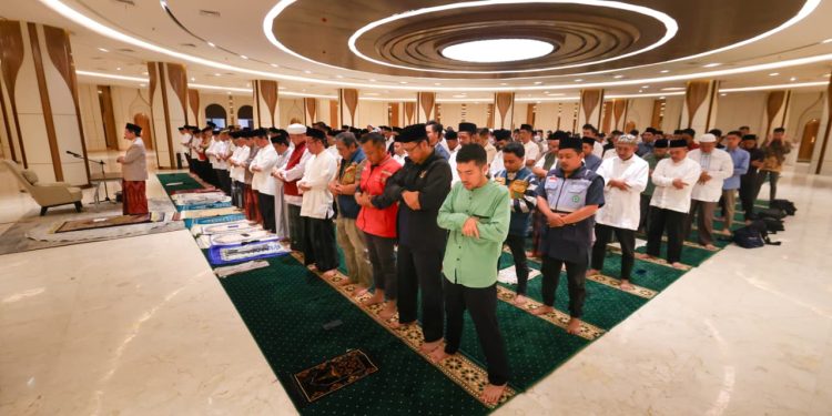 Shalat Subuh Perdana di Masjid IKN