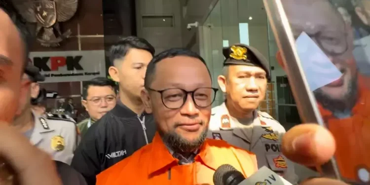 Berompi Oranye, Gus Alex Resmi Ditahan KPK Terkait Kasus Kuota Haji