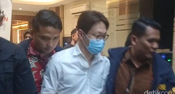Usai Diperiksa 4 Jam, Richard Lee Resmi Ditahan