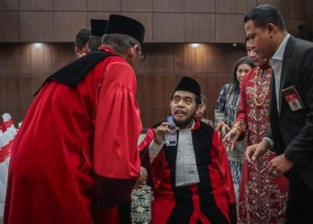 Anwar Usman Pingsan Usai Wisuda Purnabakti di MK