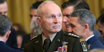Menhan AS Pecat Kepala Staf Angkatan Darat di Tengah Konflik