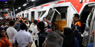 Tabrakan KA di Bekasi Timur: 4 Meninggal, 38 Korban Dievakuasi