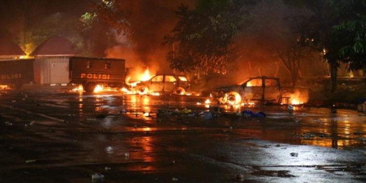 Ricuh Usai Persipura Vs Adhyaksa FC, 25 Mobil Dibakar dan 27 Motor Polisi Hilang