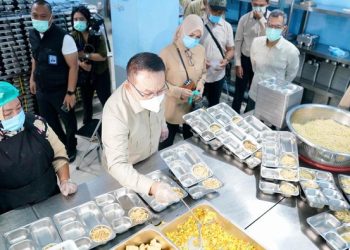 Dudung Sidak Dapur MBG di Jakbar, Temukan Belatung hingga Area Kotor