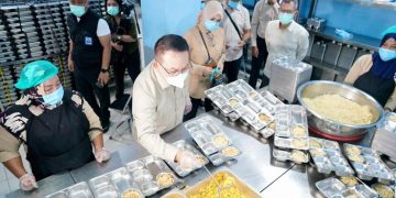 Dudung Sidak Dapur MBG di Jakbar, Temukan Belatung hingga Area Kotor