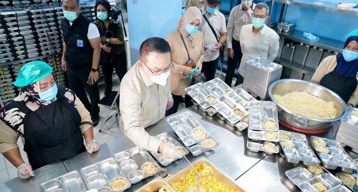 Dudung Sidak Dapur MBG di Jakbar, Temukan Belatung hingga Area Kotor