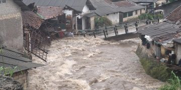 Hujan Deras Picu Kali Cikaret Meluap, 3 Bangunan di Bogor Barat Roboh