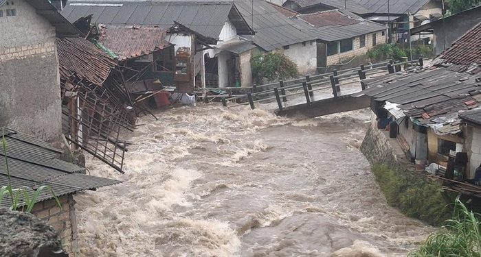 Hujan Deras Picu Kali Cikaret Meluap, 3 Bangunan di Bogor Barat Roboh