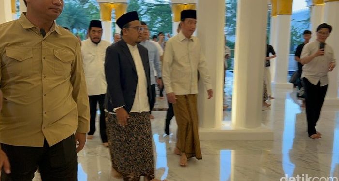 Jokowi-Iriana Salat Id di Masjid Zayed Solo, Anwar Usman Ikut Hadir