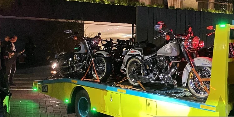 KPK Angkut Moge hingga Mobil Mewah Usai Geledah Rumah Silmy Karim