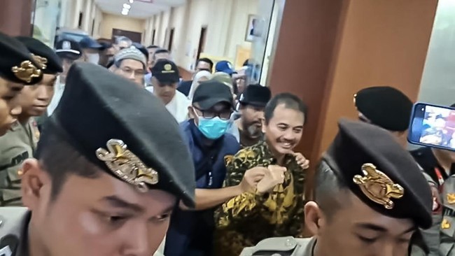 Pelimpahan Tahap II, Roy Suryo dan Dokter Tifa Digiring ke Kejari Jaksel