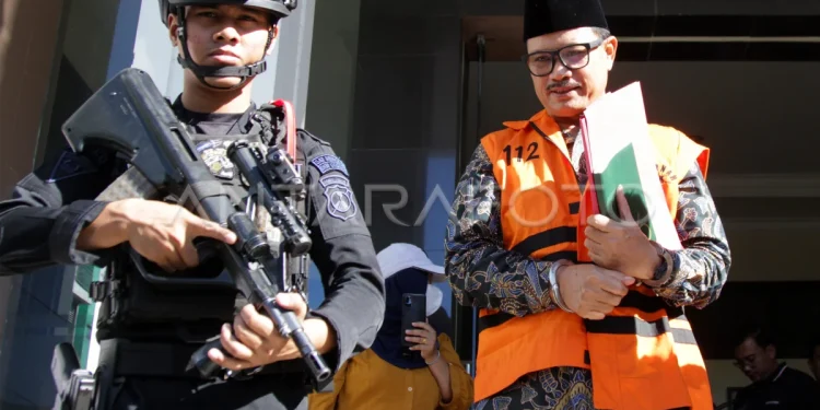 Wali Kota Madiun Nonaktif Maidi Didakwa Terima Suap Rp10,7 Miliar