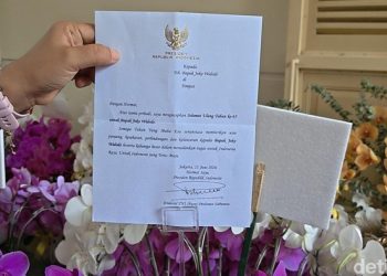 Prabowo Kirim Anggrek Ungu untuk Ultah Jokowi, Ini Isi Pesannya