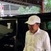 Beda Penampilan, Jokowi Berangkat ke NTT Tanpa Kemeja dan Topi PSI