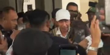 Tetap Jadi Magnet, Jokowi Disambut Antusias Warga Saat Tiba di Kupang