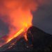 Gunung Karangetang di Sulut Erupsi, Lava Pijar Meluncur hingga 700 Meter