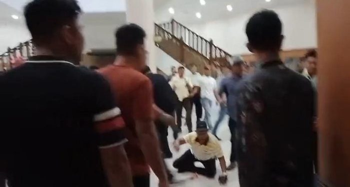 Rapat Banggar DPRD Riau Ricuh, Pimpinan Dewan dan Anggota Cekcok hingga Saling Pukul