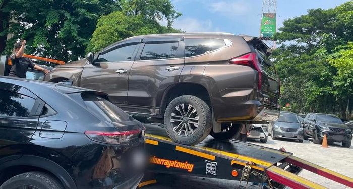 KPK Sita Mobil Mewah dari Istri Kedua Bupati Kuansing
