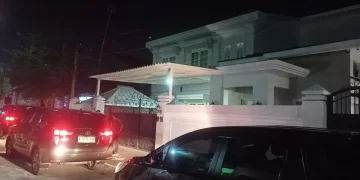 KPK Geledah Rumah Bupati Lombok Barat