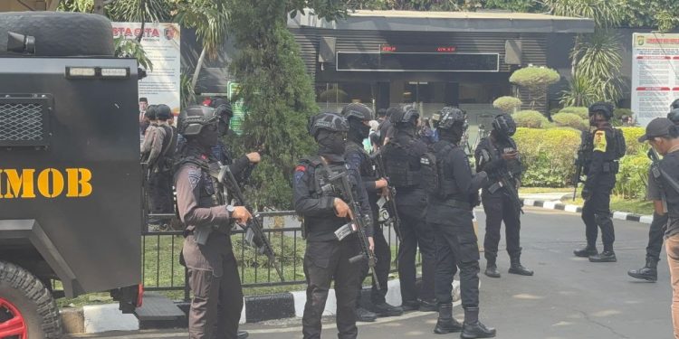 Mapolda Metro Jaya Dijaga Ketat, Kendaraan Taktis Brimob Disiagakan