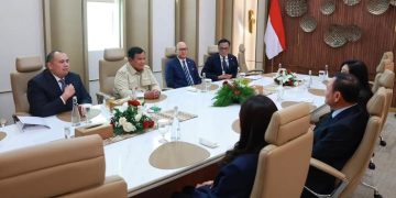 Didampingi Bos Danantara, Prabowo Bertukar Gagasan dengan 3 Eks PM Thailand
