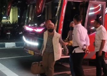 Rombongan OTT Bupati Pemalang Tiba di KPK dengan Bus