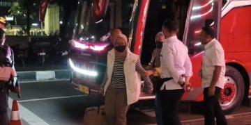 Rombongan OTT Bupati Pemalang Tiba di KPK dengan Bus