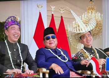Jokowi-Gibran Apit Prabowo di HUT RI