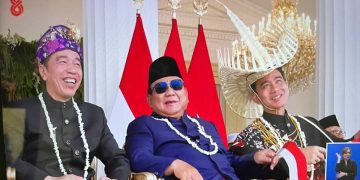 Jokowi-Gibran Apit Prabowo di HUT RI