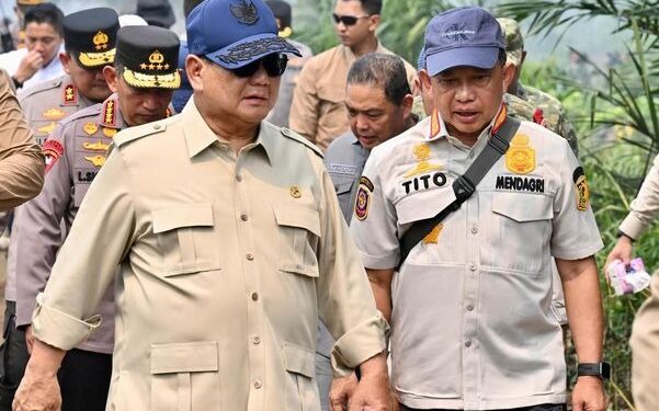 Prabowo Sapa Petugas yang Padamkan Karhutla di Kalimantan Barat