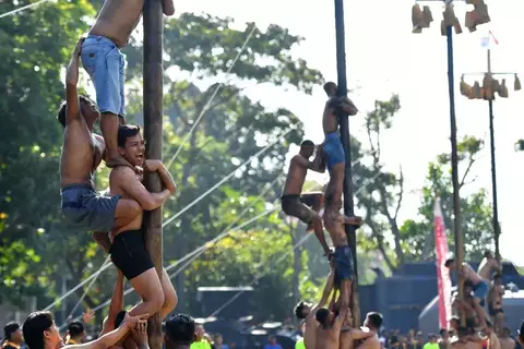 Lomba Panjat Pinang Dilarang di Aceh Barat