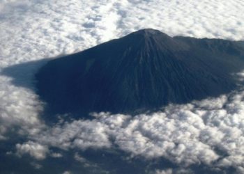 Pendaki 16 Tahun Jatuh ke Kawah Gunung Slamet Saat Selfie