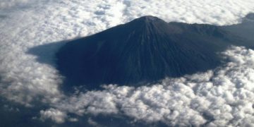 Pendaki 16 Tahun Jatuh ke Kawah Gunung Slamet Saat Selfie