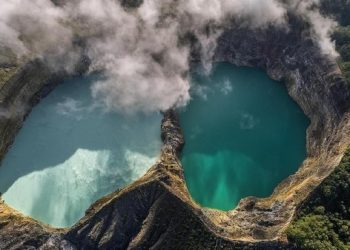 Bibir Kawah Gunung Kelimutu Retak 100 Meter Imbas Gempa M 7,7 Flores