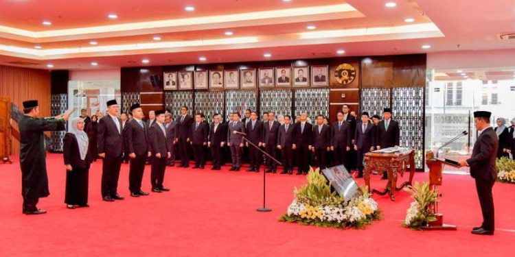 Bahlil Lantik Mawardi Nur Jadi Kepala Badan Pengelola Migas Aceh