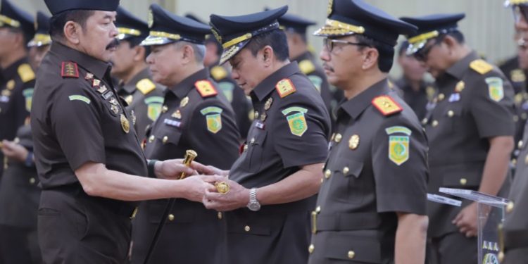 Jaksa Agung Lantik 15 Kajati Baru, Ingatkan Soal Integritas dan Korupsi