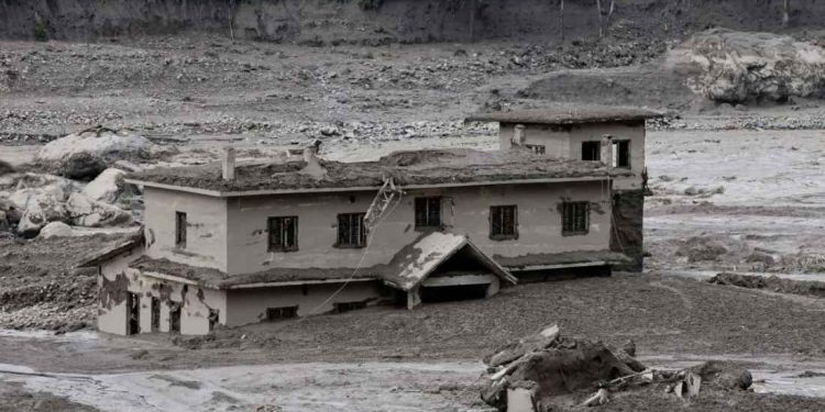 Banjir Nepal Tewaskan 157 Orang, Ratusan Turis Hilang