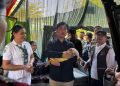 Gibran Gendong Bayi di Tenda Pengungsi Gempa NTT