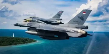 Tiga Jet Tempur F-16 Terbang di Monas Jumat