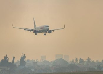 Asap Karhutla Ganggu Penerbangan di Bandara Syamsudin Noor, 12 Pesawat Terlambat