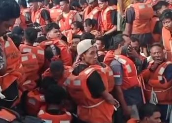 KMP Mutiara Sentosa 2 Terbakar, Penumpang Lompat ke Laut