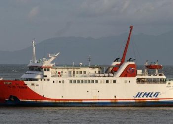KMP Putri Yasmin Terbakar di Perairan Lombok Barat