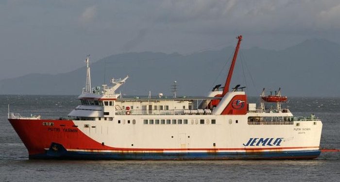 KMP Putri Yasmin Terbakar di Perairan Lombok Barat